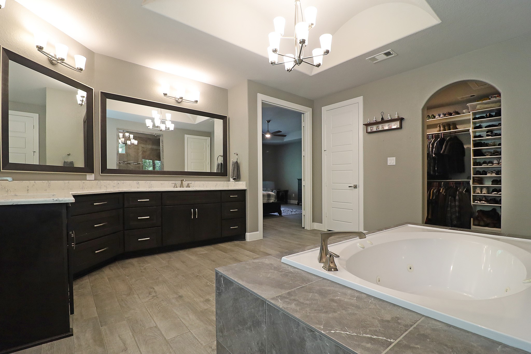 121 Red Hawk Road Huntsville, TX 77340 - Photo 24 of 48 Primary bath