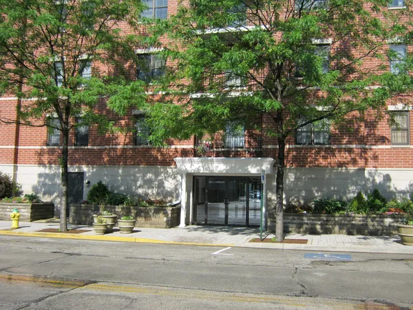 $3,000 | 200 North Addison Avenue, Unit 206, Elmhurst, IL 60126