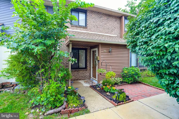 $299,000 | 22 Fitzwatertown Road, Unit E11, Willow Grove, PA 19090