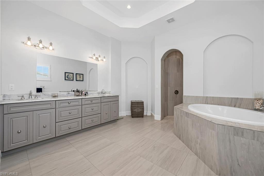 1515 Mandarin Road Naples, FL 34102 - Photo 10 of 15 Master Bathroom