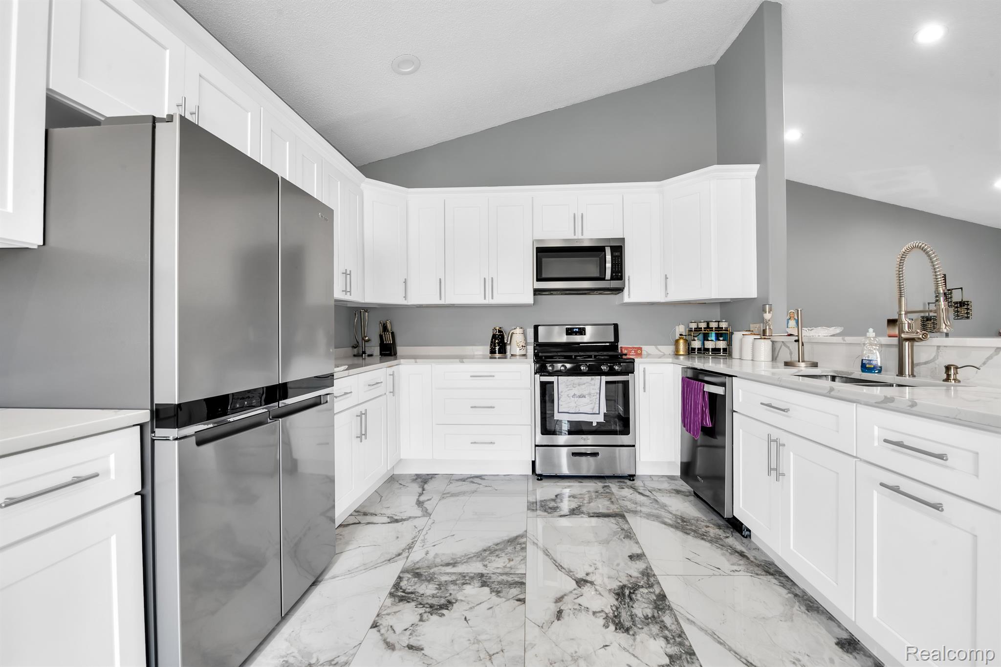 49725 Callens Road New Baltimore, MI 48047 - Photo 4 of 26 Gallery Image 4