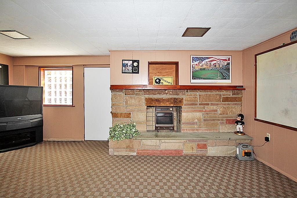 698 Lindsay Road Carnegie, PA 15106 - Photo 21 of 22 Gallery Image 21