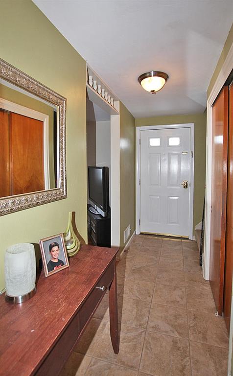 698 Lindsay Road Carnegie, PA 15106 - Photo 4 of 22 Gallery Image 4