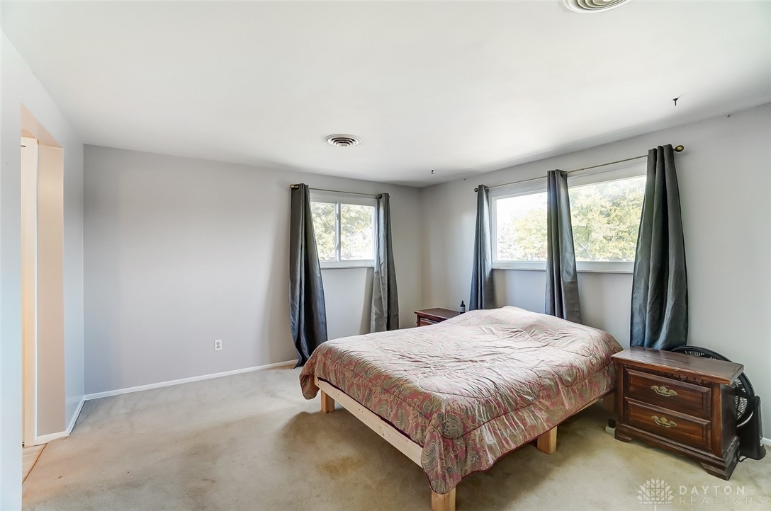 5576 Longford Road Dayton, OH 45424 - Photo 20 of 36