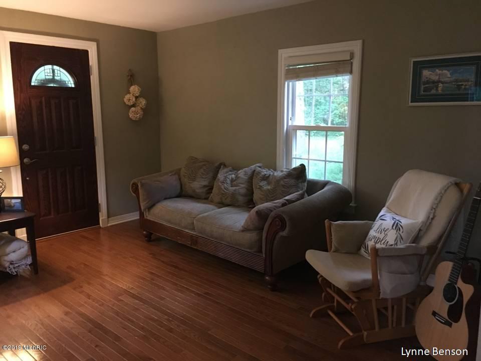7614 Cascade Road Southeast Grand Rapids, MI 49546 - Photo 10 of 15 Living Room Window 7614 Cascade Road Gra