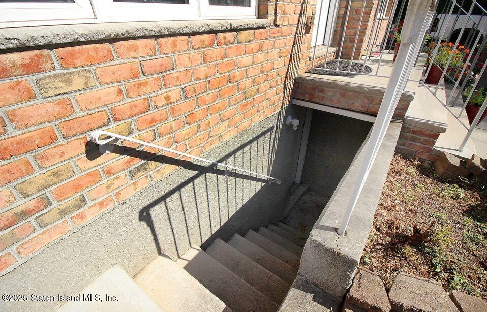 65 Gwenn Loop Staten Island, NY 10314 - Photo 2 of 18 a view of entryway