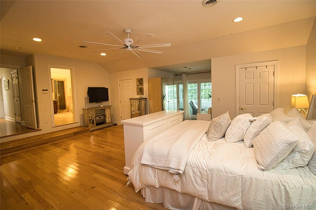 9 Roselawn Road Highland Mills, NY 10930 - Photo 22 of 46 Fantastic, extra-large En-Suite with vaulted ceiling