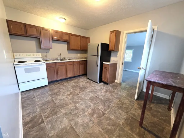 $199,990 | 1210 California Street, Columbus, IN 47201