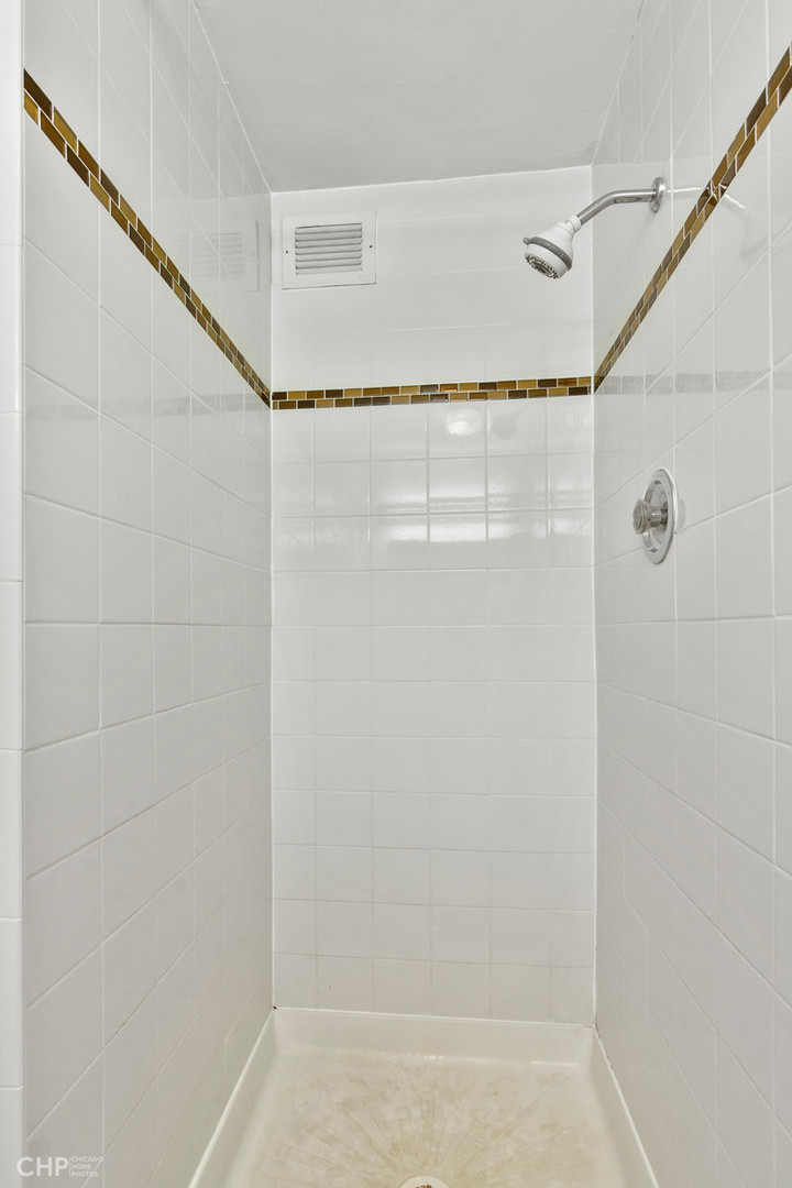 6301 North Sheridan Road, Unit 16B Chicago, IL 60660 - Photo 26 of 43
