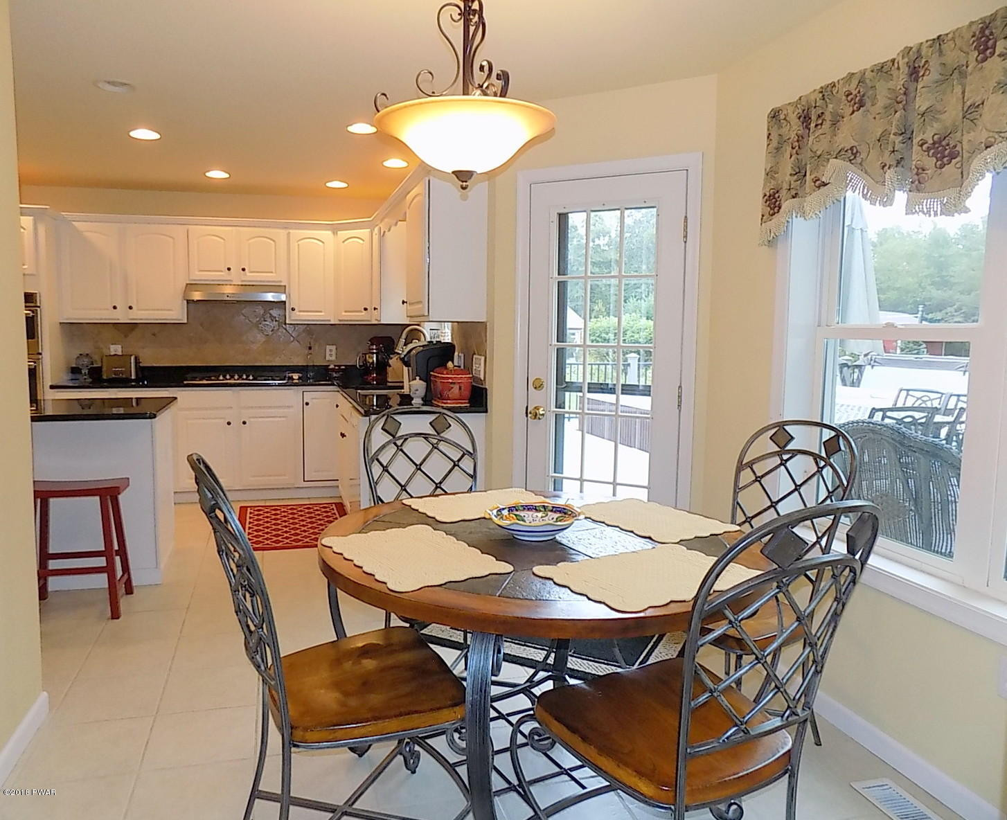 293 Mozzette Road Canadensis, PA 18325 - Photo 25 of 92 Bright & Cheery!
