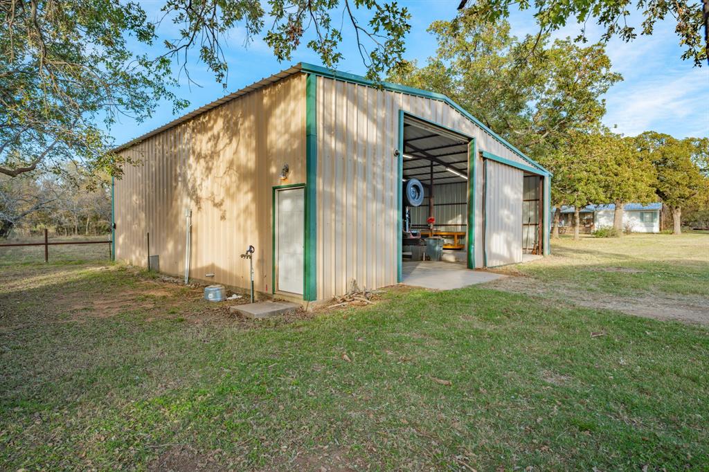 7203 Pump Station Road Jacksboro, TX 76458 - Photo 8 of 40