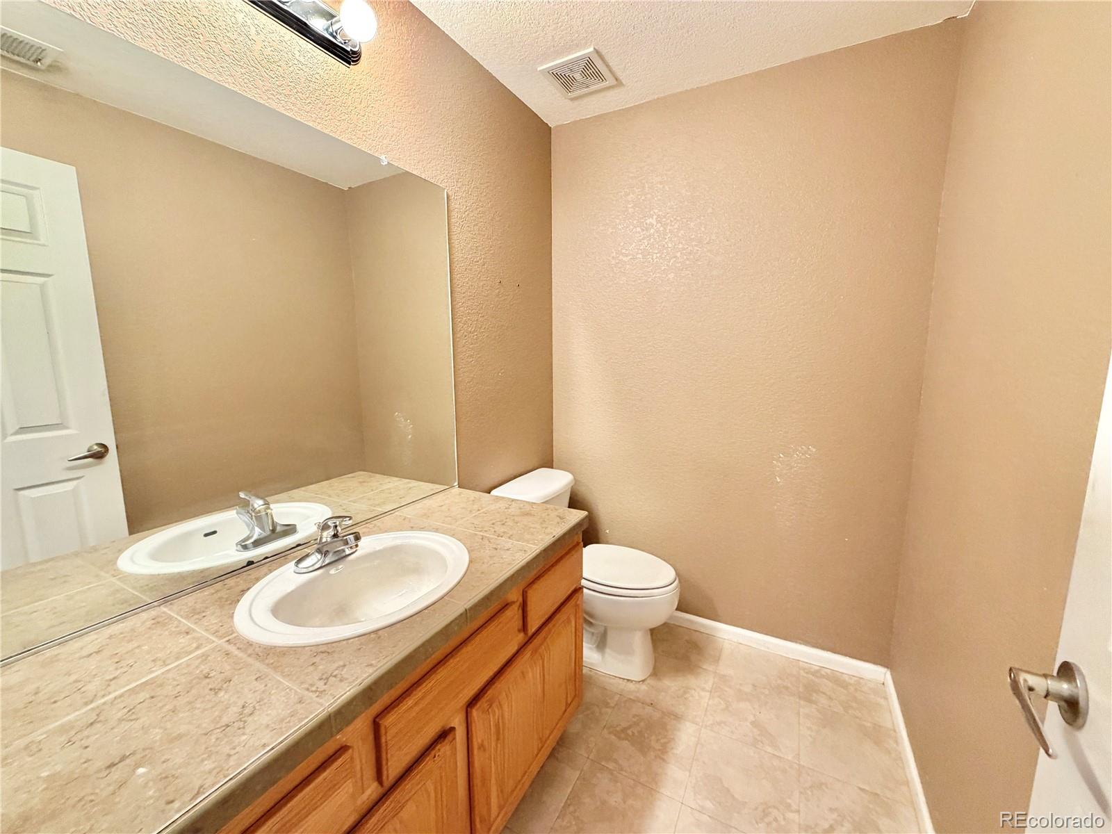 1385 South Chambers Road, Unit 102 Aurora, CO 80017 - Photo 6 of 14