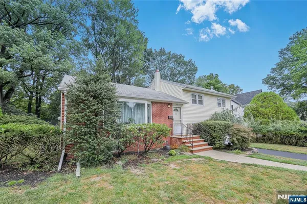 $2,900 | 270 Glen Avenue, Dumont, NJ 07628