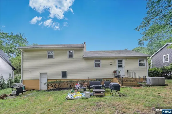 $2,900 | 270 Glen Avenue, Dumont, NJ 07628