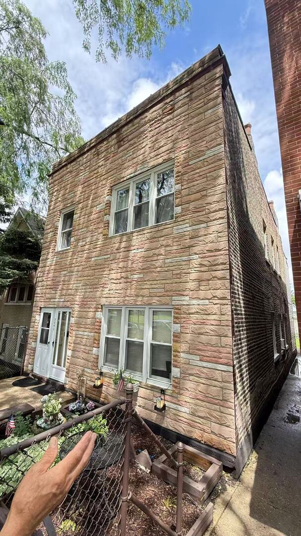 906 West 36th Street Chicago, IL 60609 - Photo 2 of 8