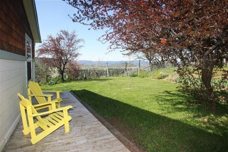 11208 Agate Road Eagle Point, OR 97524 - Photo 20 of 28 Backyard