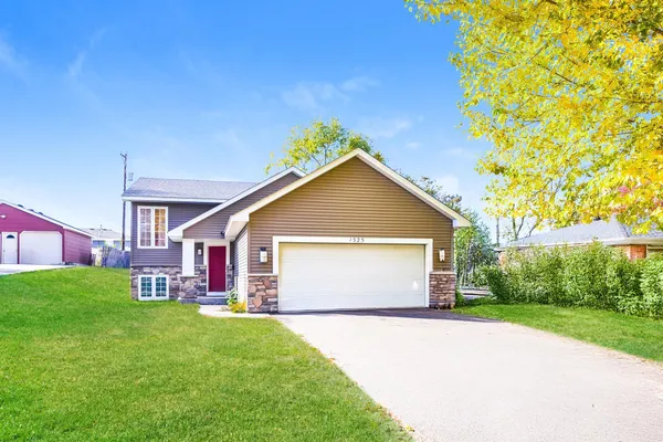 $3,239 | 1525 Independence Avenue North, Golden Valley, MN 55427