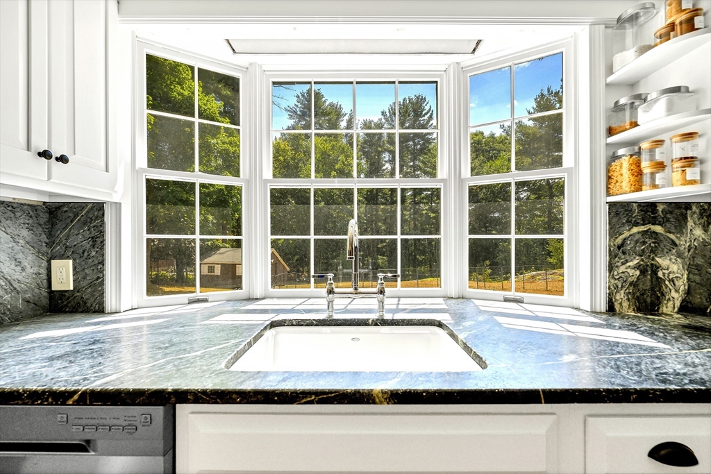 27 Marlyn Road Medfield, MA 02052 - Photo 11 of 28 Gallery Image 11