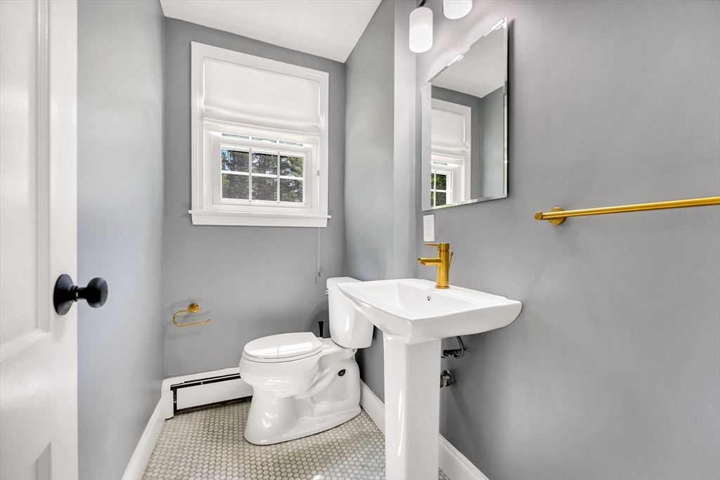 27 Marlyn Road Medfield, MA 02052 - Photo 12 of 28 Gallery Image 12