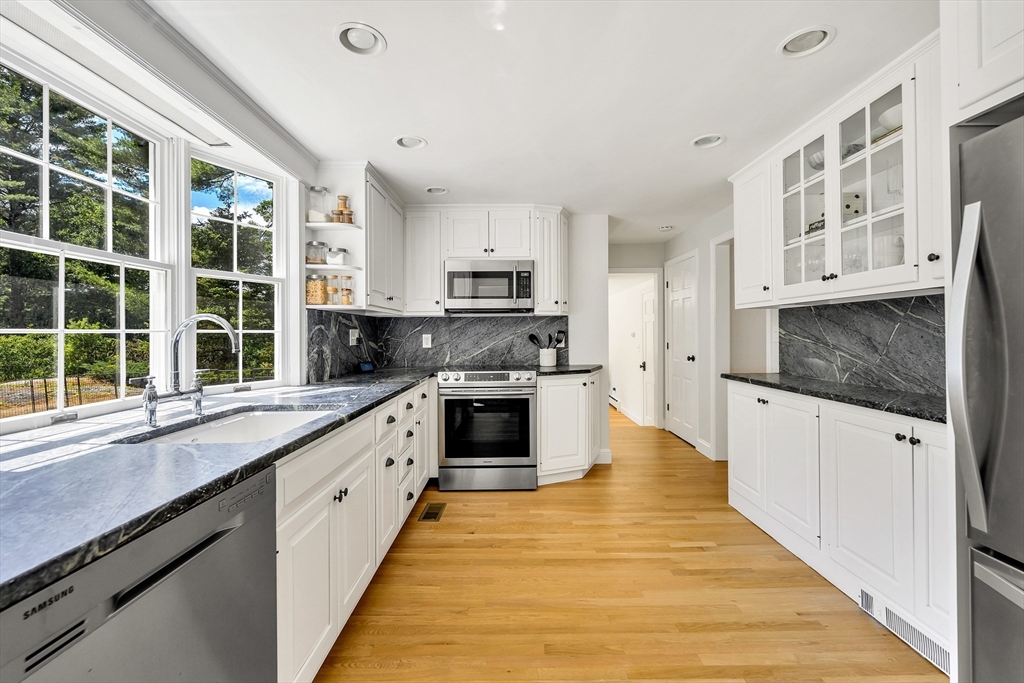 27 Marlyn Road Medfield, MA 02052 - Photo 9 of 28 Gallery Image 9