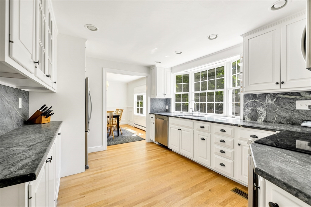 27 Marlyn Road Medfield, MA 02052 - Photo 10 of 28 Gallery Image 10