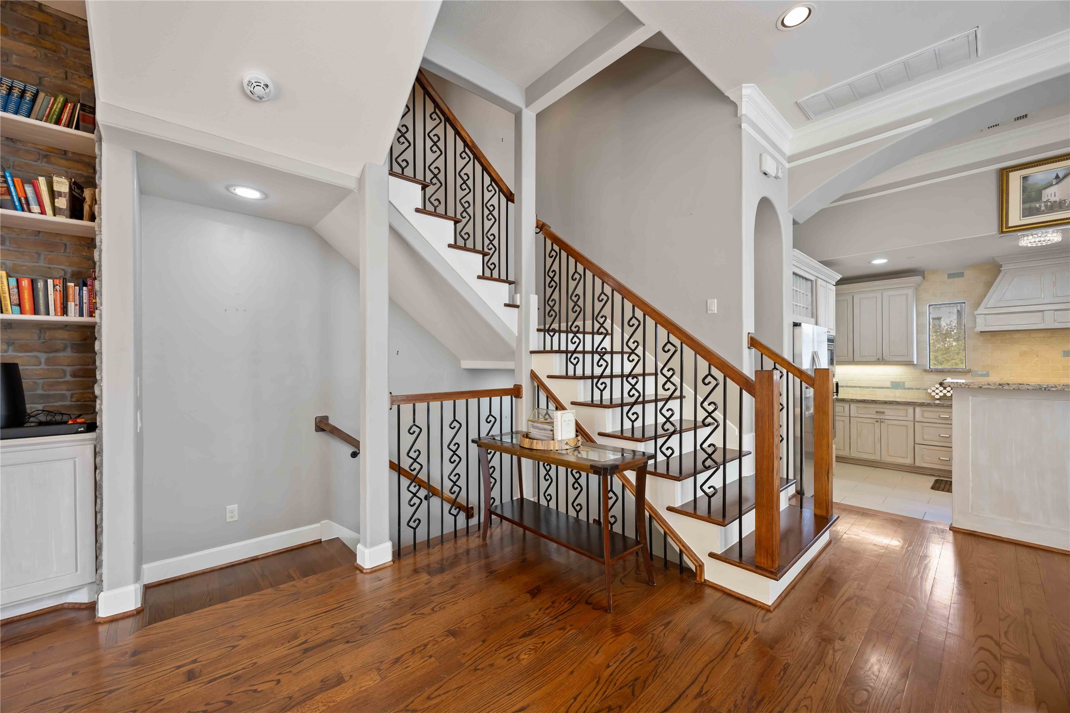 328 Bomar Street Houston, TX 77006 - Photo 10 of 25 Second floor