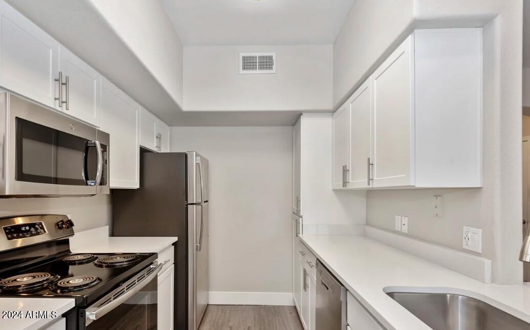 20808 North 27th Avenue, Unit B2 Phoenix, AZ 85027 - Photo 3 of 7 Kitchen