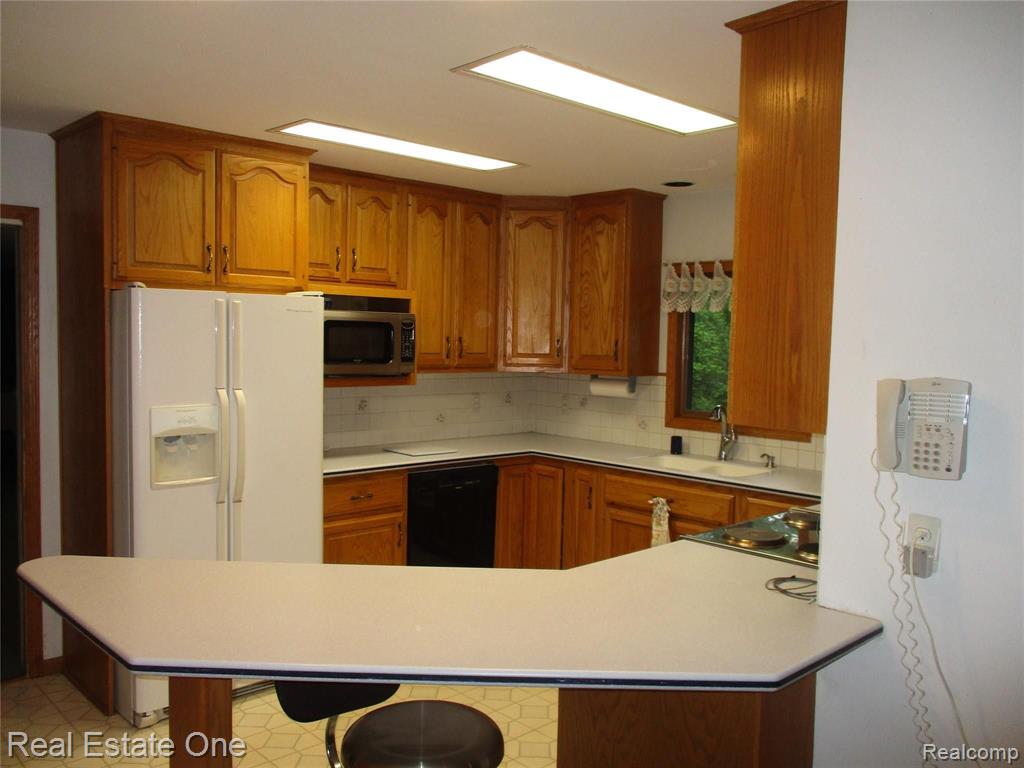 28642 Rollcrest Road Farmington Hills, MI 48334 - Photo 28 of 53