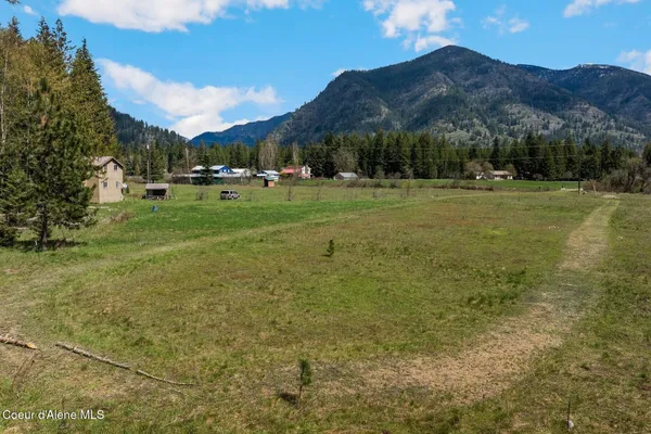 $325,000 | 2359 East Spring Creek Road, Clark Fork, ID 83811