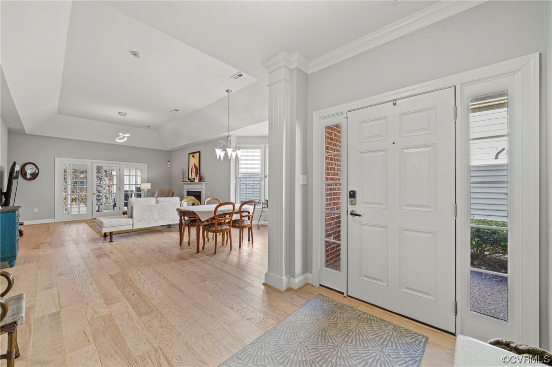 5124 Park Commons Loop Glen Allen, VA 23059 - Photo 4 of 30 a living room with furniture and a table