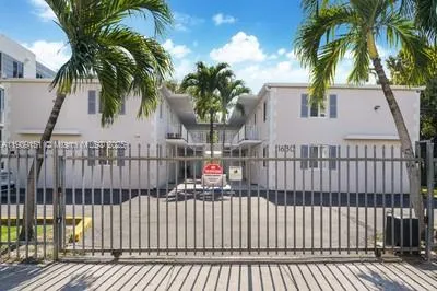 a view of entryway with a palm trees