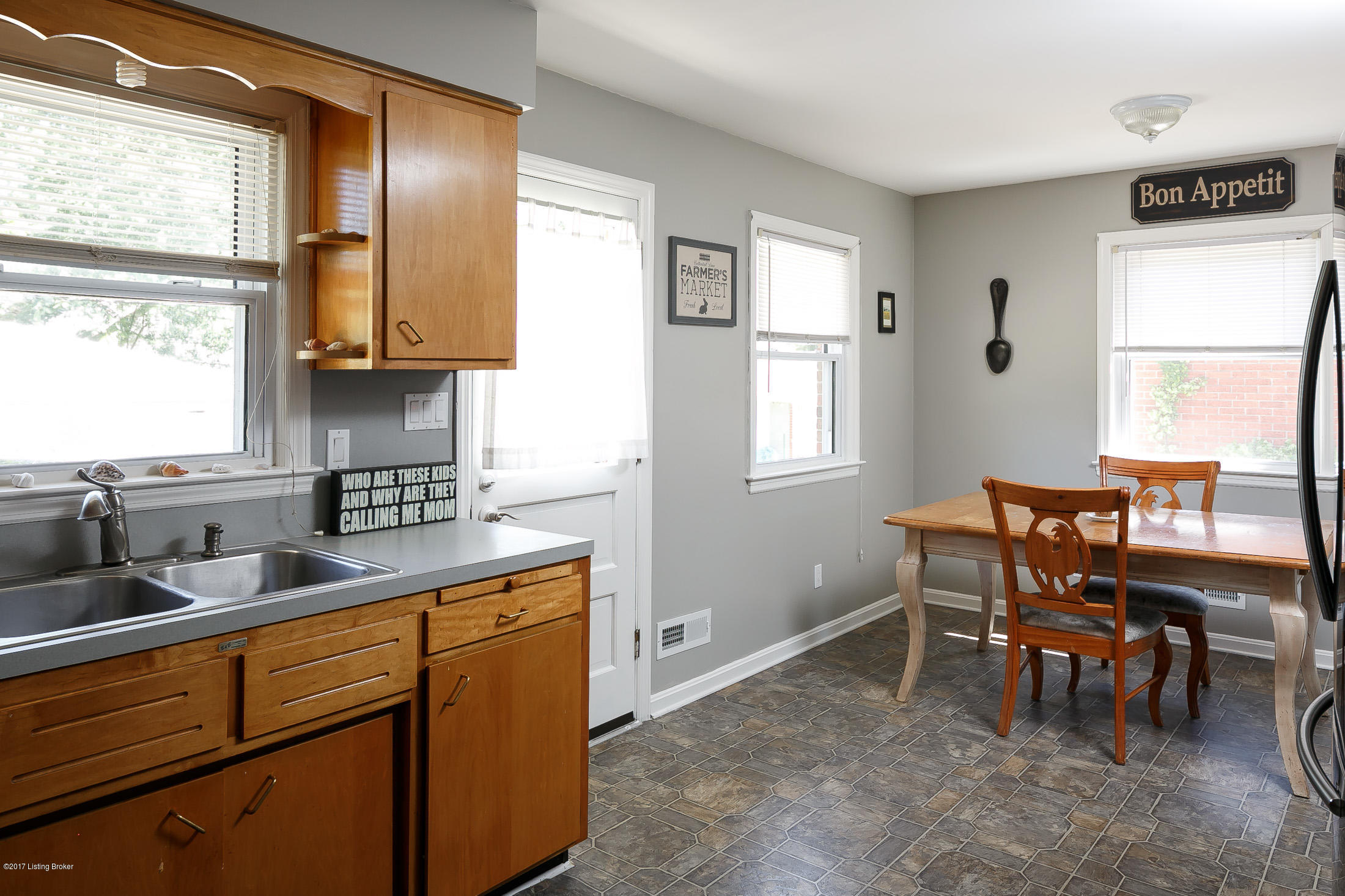 2917 Sheldon Road Louisville, KY 40218 - Photo 8 of 22 Tim Furlong Jr. - M Weisberg - Sheldon (