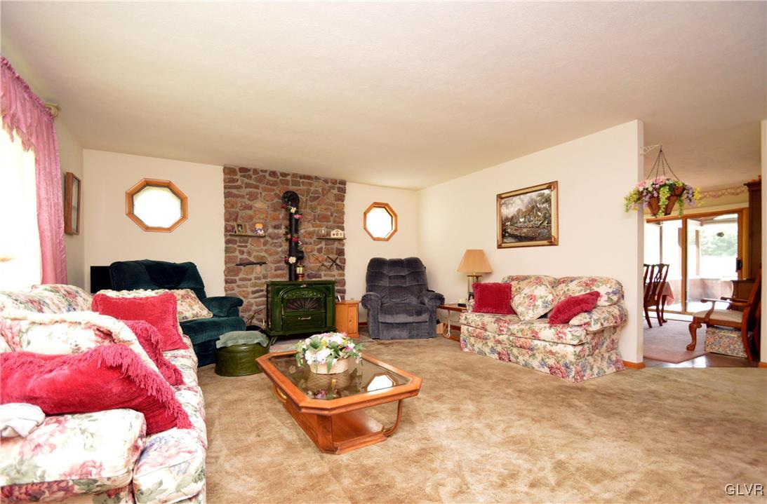 1109 Interchange Road Gilbert, PA 18331 - Photo 3 of 23