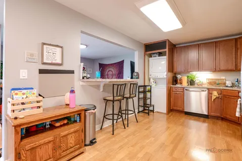 $189,900 | 300 Opatrny Drive, Unit 224, Fox River Grove, IL 60021