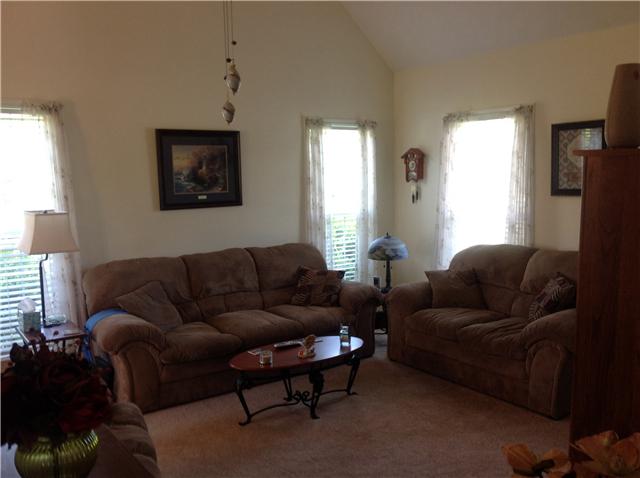 407 Berry Circle Springfield, TN 37172 - Photo 4 of 20 Living room has huge soaring ceiling.