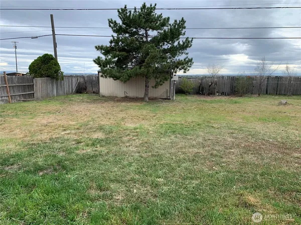 $265,000 | 137 Schilling Drive, Moses Lake, WA 98837