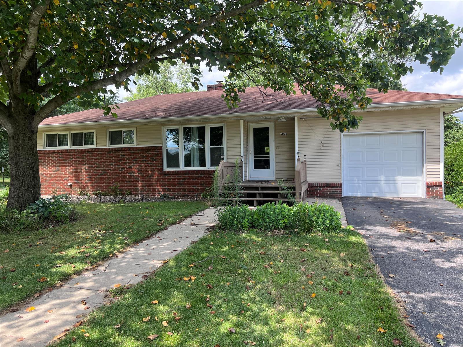 503 South Main Street New Douglas, IL 62074 - Photo 4 of 58