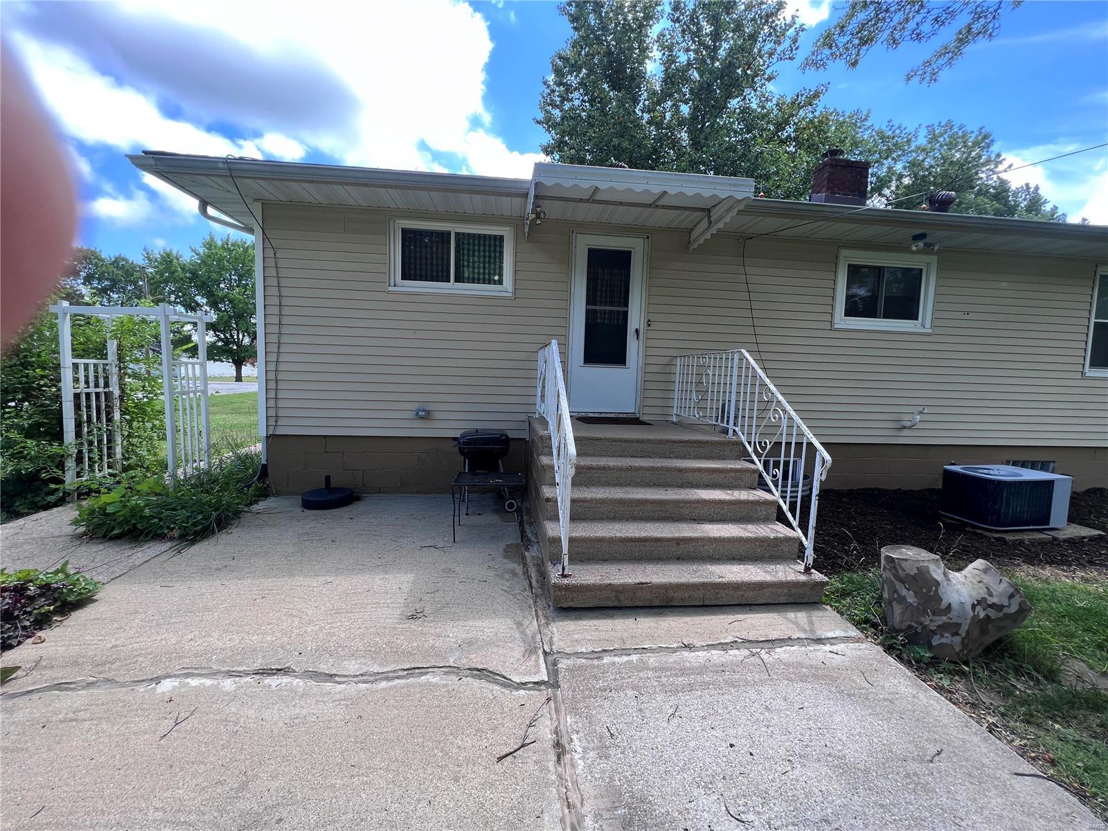 503 South Main Street New Douglas, IL 62074 - Photo 6 of 58