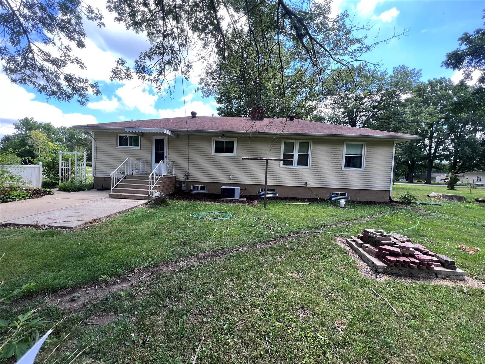 503 South Main Street New Douglas, IL 62074 - Photo 8 of 58