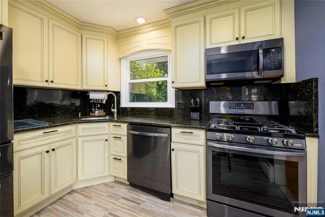 $949,000 | 624 West Drive, Paramus, NJ 07652