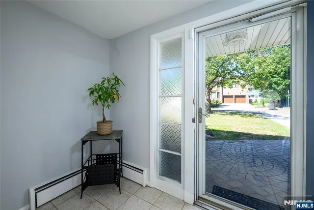 $949,000 | 624 West Drive, Paramus, NJ 07652