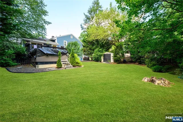 $949,000 | 624 West Drive, Paramus, NJ 07652