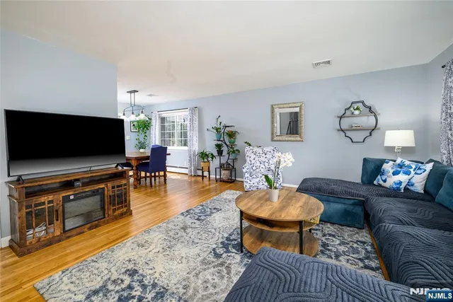 $949,000 | 624 West Drive, Paramus, NJ 07652