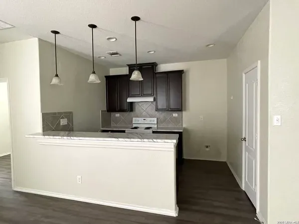 $1,695 | 513 Granite Mist, Universal City, TX 78148