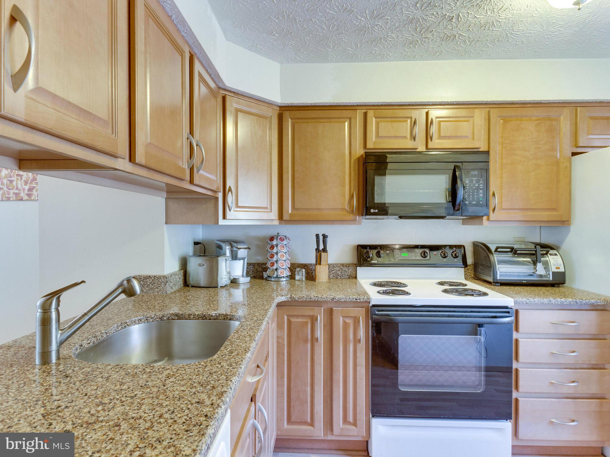 8032 Grandview Court Springfield, VA 22153 - Photo 5 of 28 Kitchen