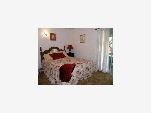 1317 Devonshire Avenue San Leandro, CA 94579 - Photo 7 of 9 a picture of a living room with a couch