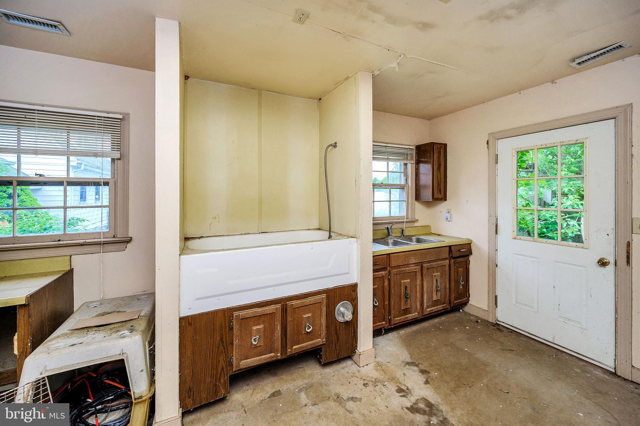 16253 Marquis Road Orange, VA 22960 - Photo 33 of 56 Kennel bathing area
