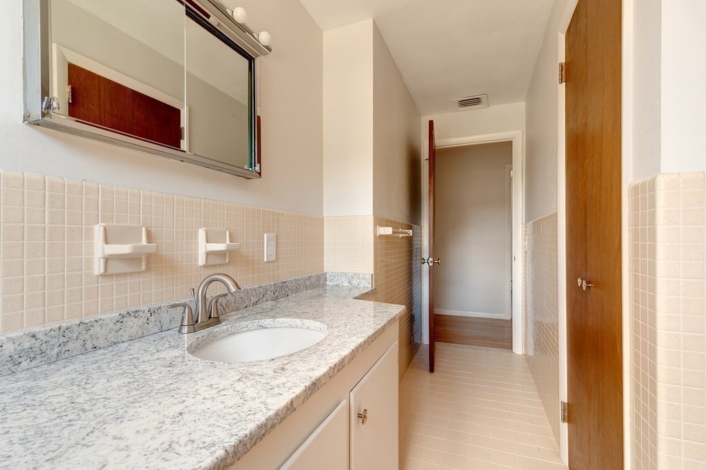 28 Spring Valley Road Worcester, MA 01609 - Photo 25 of 37 Gallery Image 25