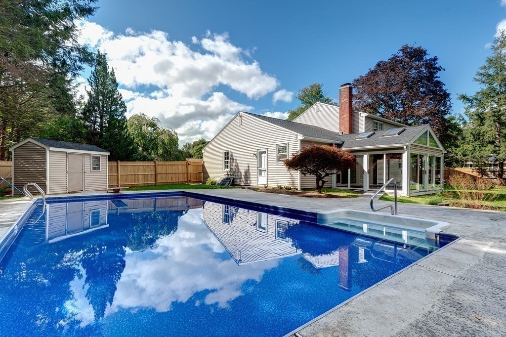 28 Spring Valley Road Worcester, MA 01609 - Photo 4 of 37 Gallery Image 4