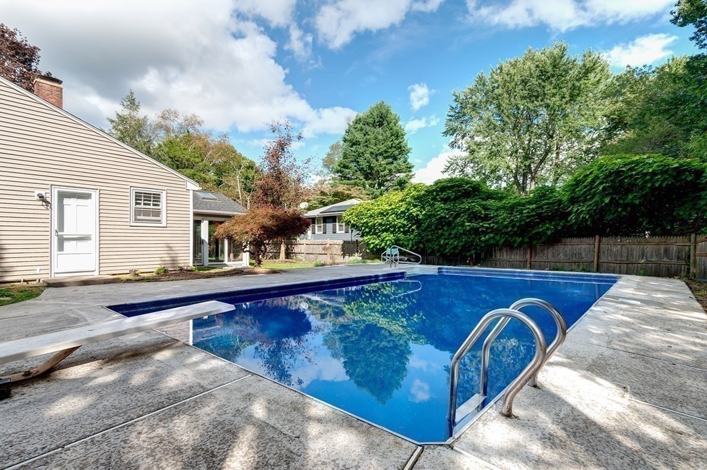28 Spring Valley Road Worcester, MA 01609 - Photo 5 of 37 Gallery Image 5